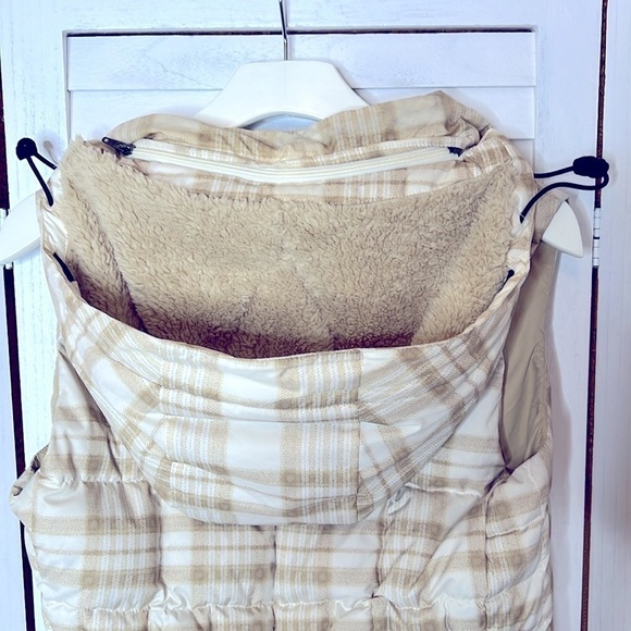 Patagonia Wooly Plaid in Raw Linen Neutral Color Hood Vest Puffer Size Medium - Picture 6 of 11